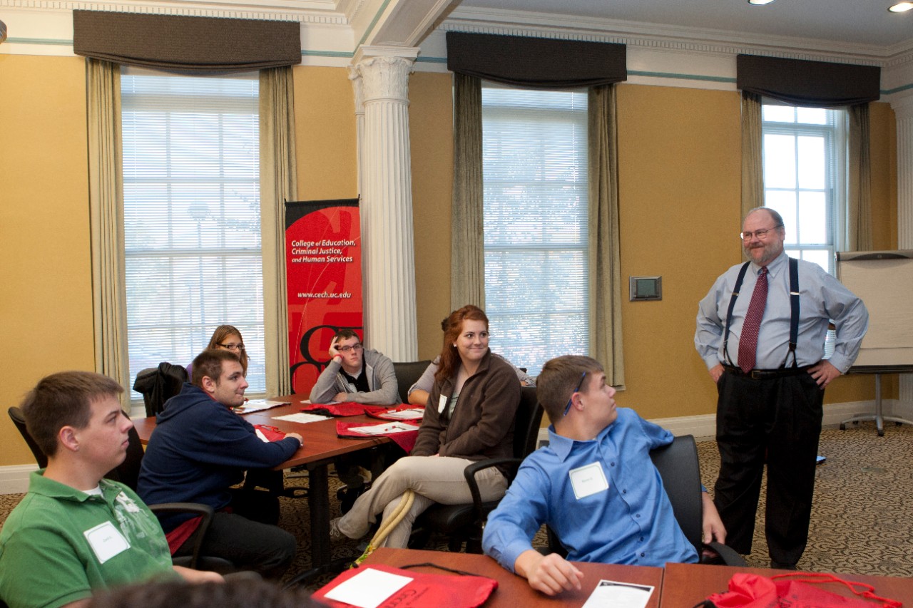 Teacher Academy High School students visit CECH